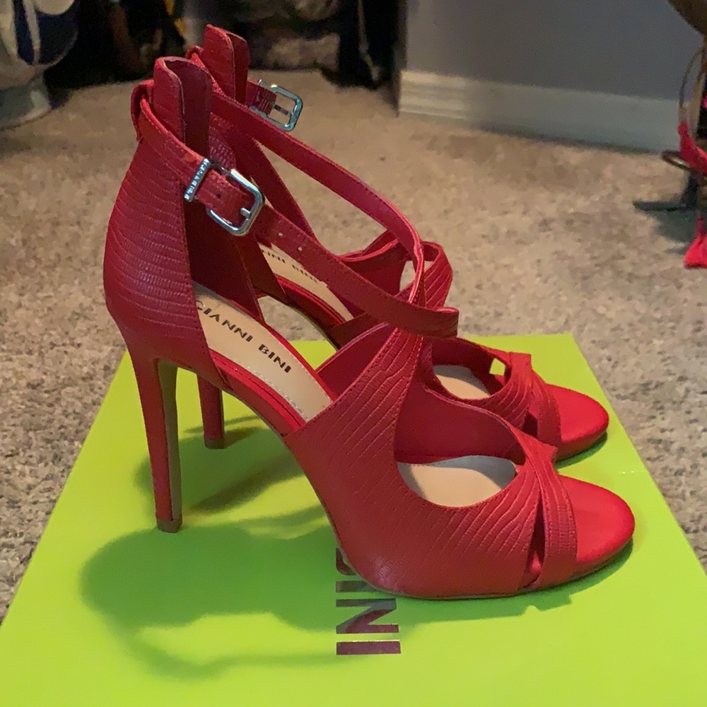 Gianni Bini Red Stiletto Size 6.5 NIB